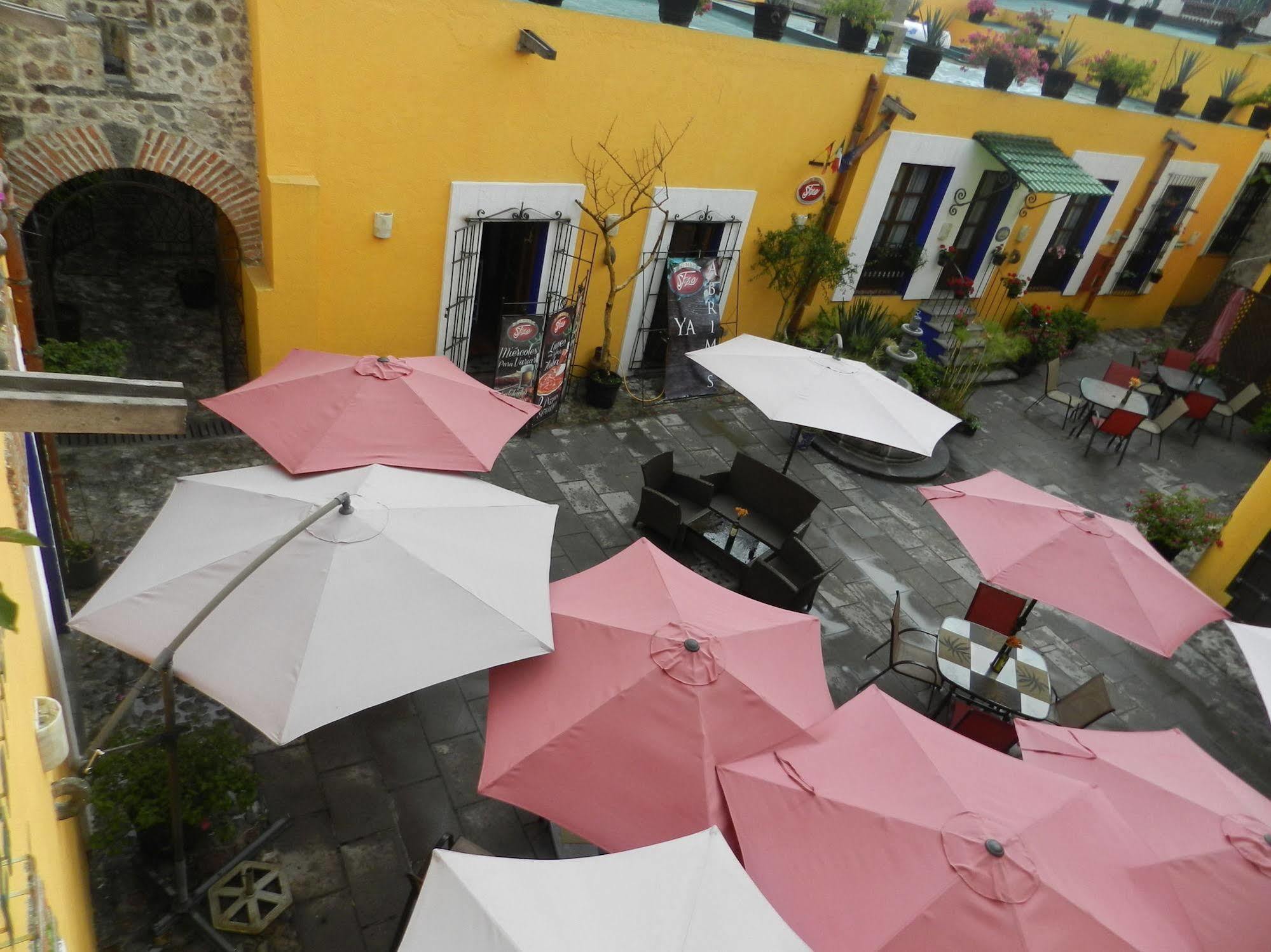 Collection O Al Otro Lado Del Rio, Puebla Hotel Exterior foto Patio of the Casa de Morelos