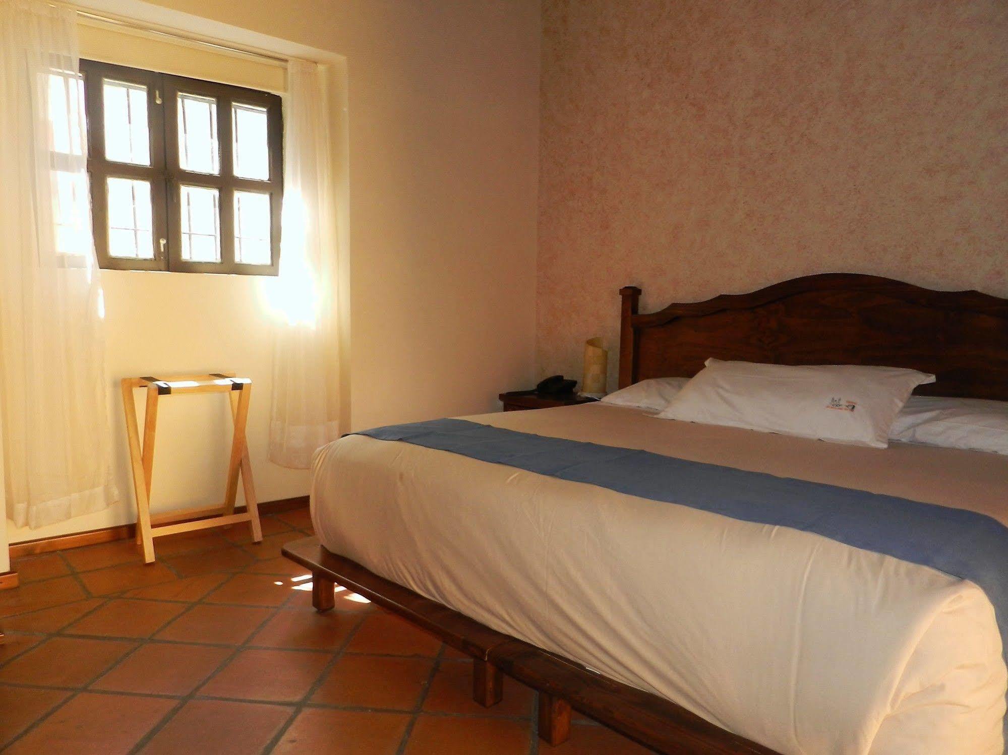 Collection O Al Otro Lado Del Rio, Puebla Hotel Exterior foto A room at Hotel San Cristóbal